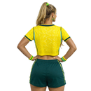 Cropped Brasil 2026 Nike Amarelo e Verde - Modelo Feminino